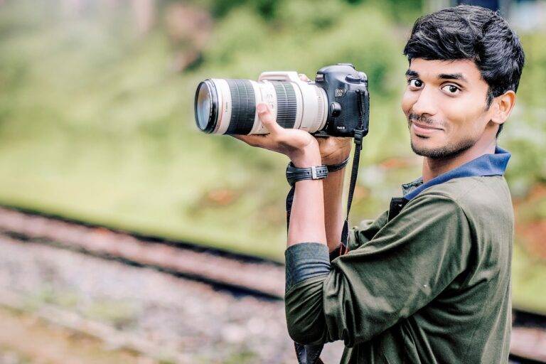 कैमरे काले रंग के ही क्यों होते है: DSLR कैमरे हमेशा काले रंग के ही क्यों बनाये जाते है