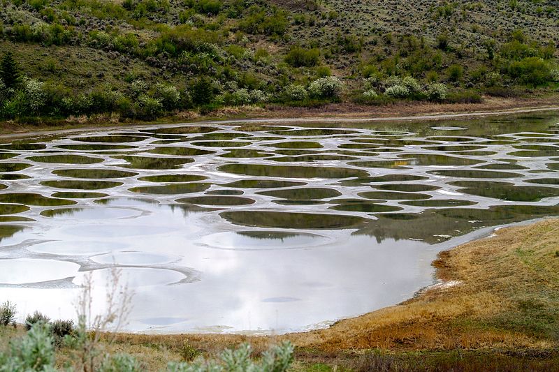 Top 5 Mysterious lakes in the world: दुनिया की पांच अजीबो गरीब और रहस्यमयी झीले
